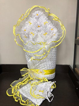 Конверт-одеяло на выписку с подушечкой и шапочкой, желтый\белый