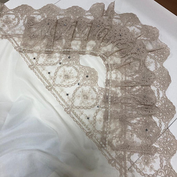 Уголок на выписку. Кружево. 85*85, бежевый