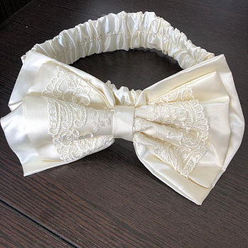 Бант на выписку, молочное кружево 505