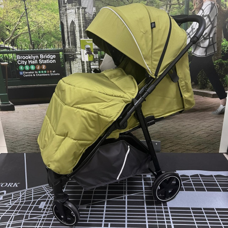 Коляска с перекидной ручкой Luxmom 3102 Черный