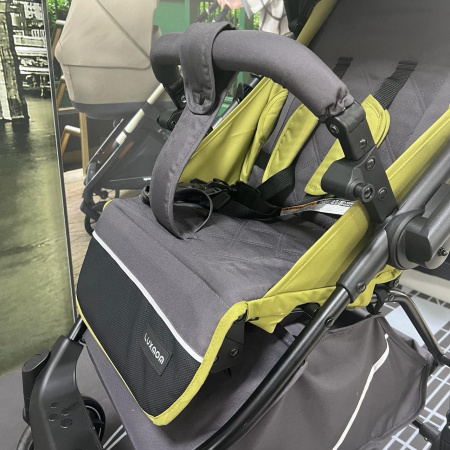 Коляска с перекидной ручкой Luxmom 3102 Черный